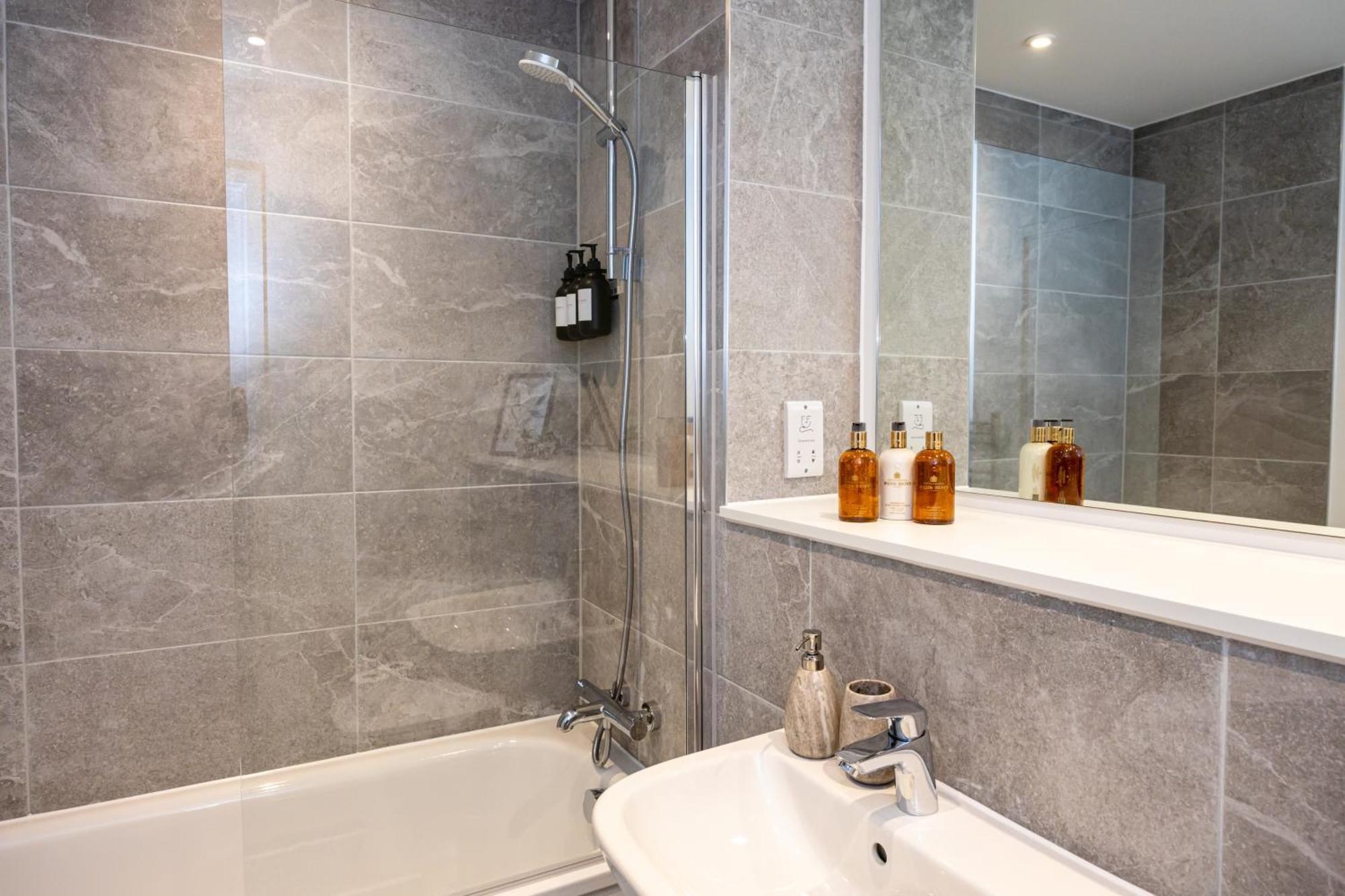 Pet Friendly 2Br Near Station By Asquare Letting Manchester Exterior foto